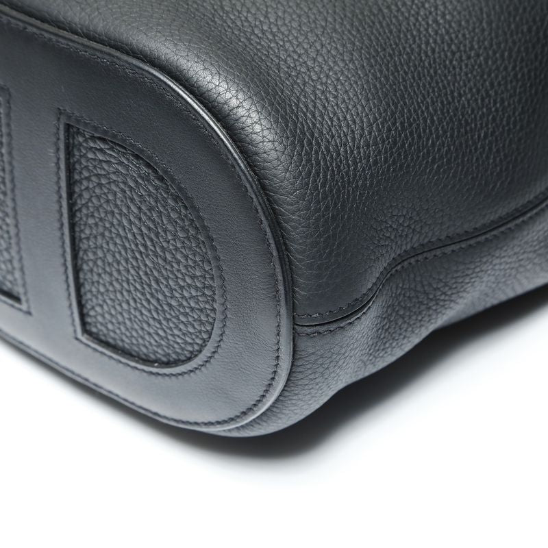 Hermes Handbag in the Loop 18