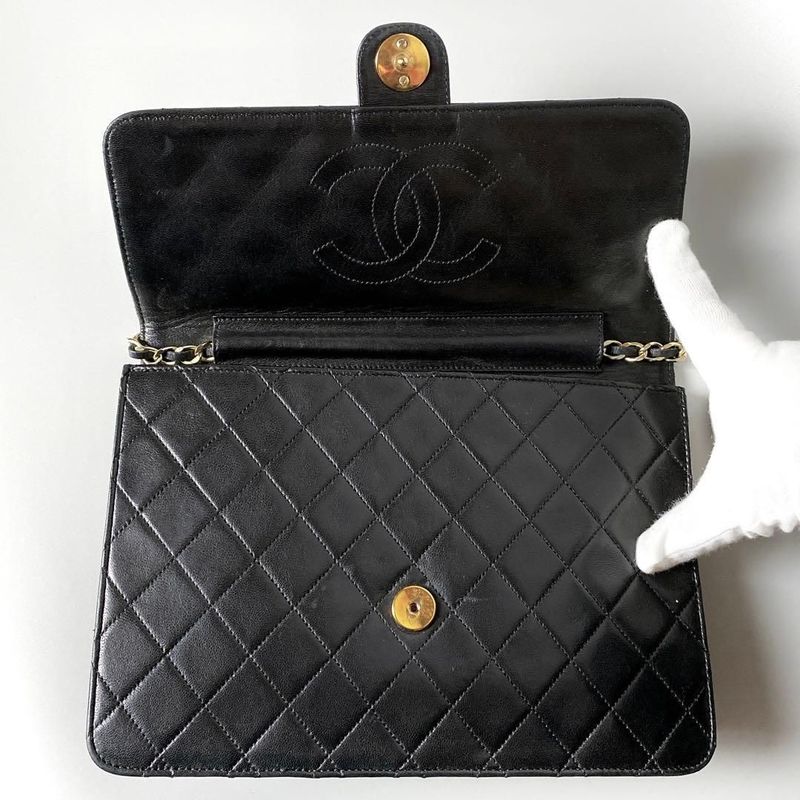 Chanel Quilted Chain Shoulder Bag Lambskin Black