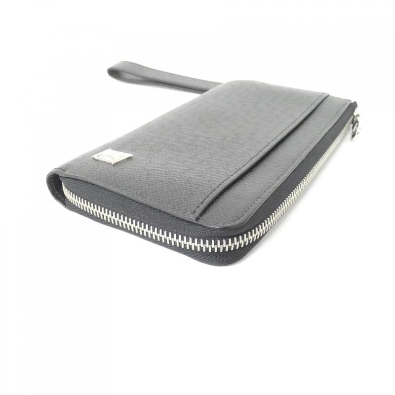 Louis Vuitton Taiga Zippy Dragonne Wallet
