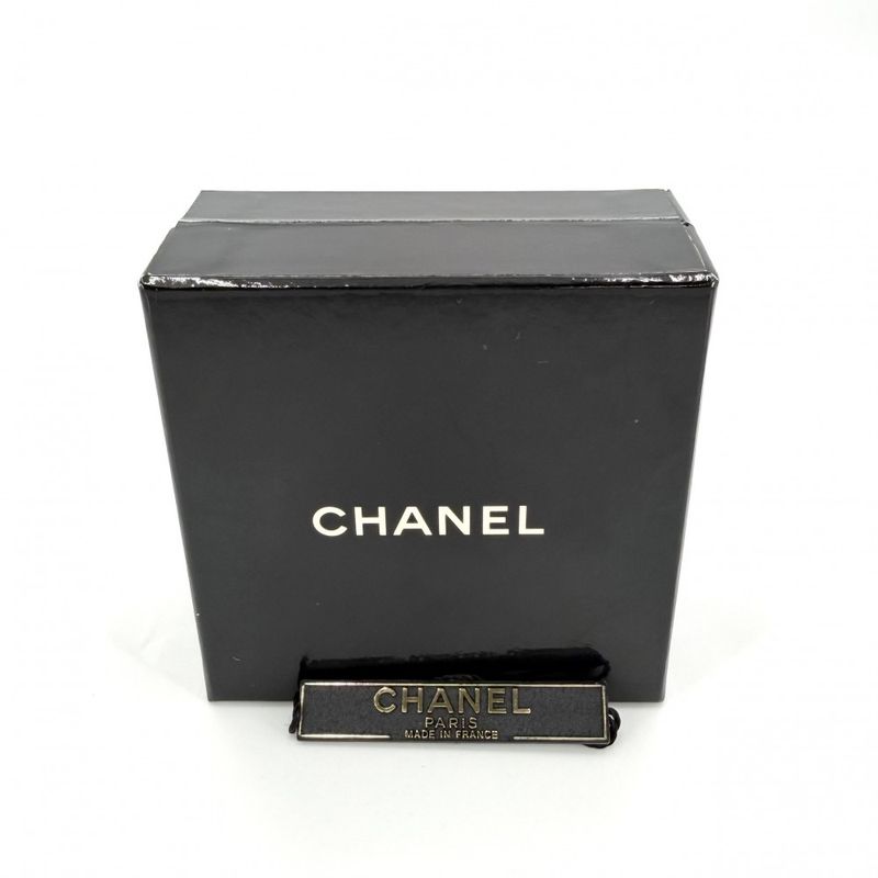 Chanel Brooch CC Logo Coco Rhinestone Fake