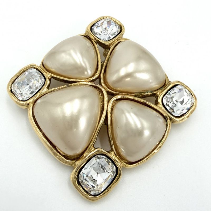 Chanel Brooch CC Logo Coco Rhinestone Fake