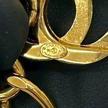 Chanel with Comment Vintage CC Logo Turnlock Motif Chain Bracelet Gold