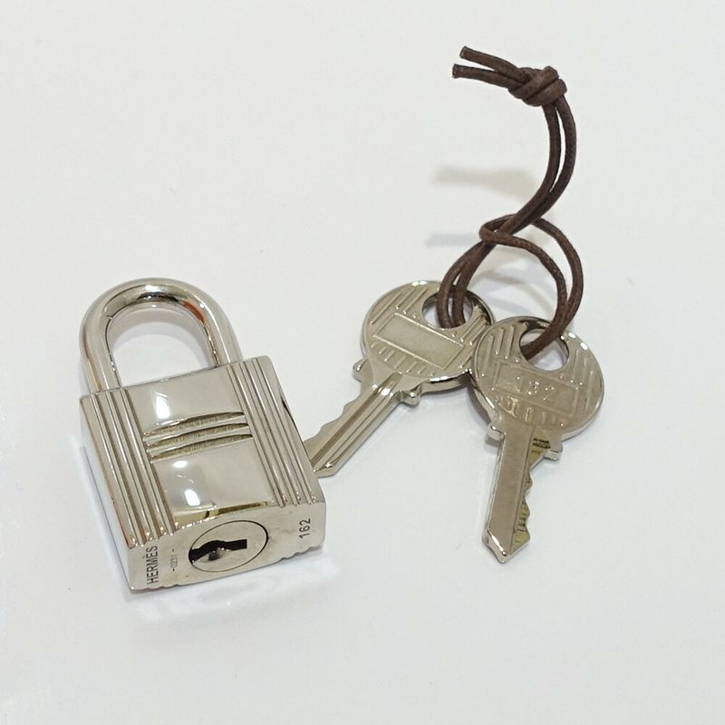Hermes Picotin Lock PM Handbag Manufactured in Biscuit