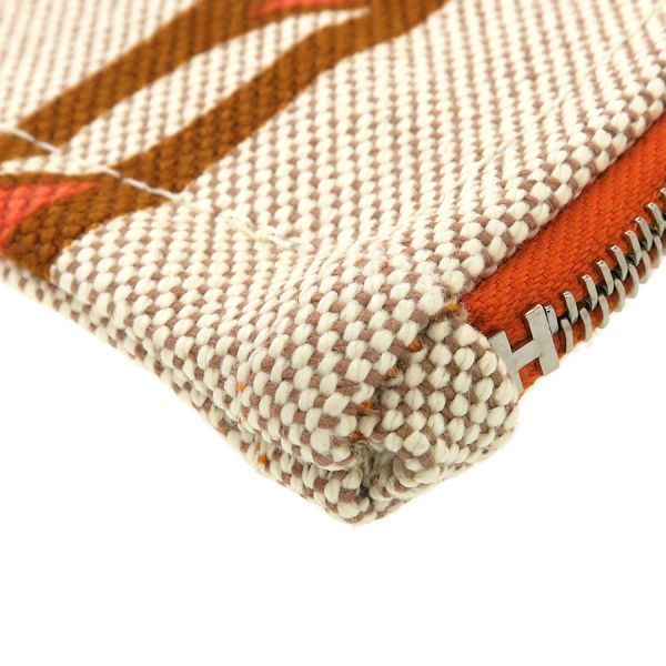 Hermes Yachting Pouch Is Made of Canvas