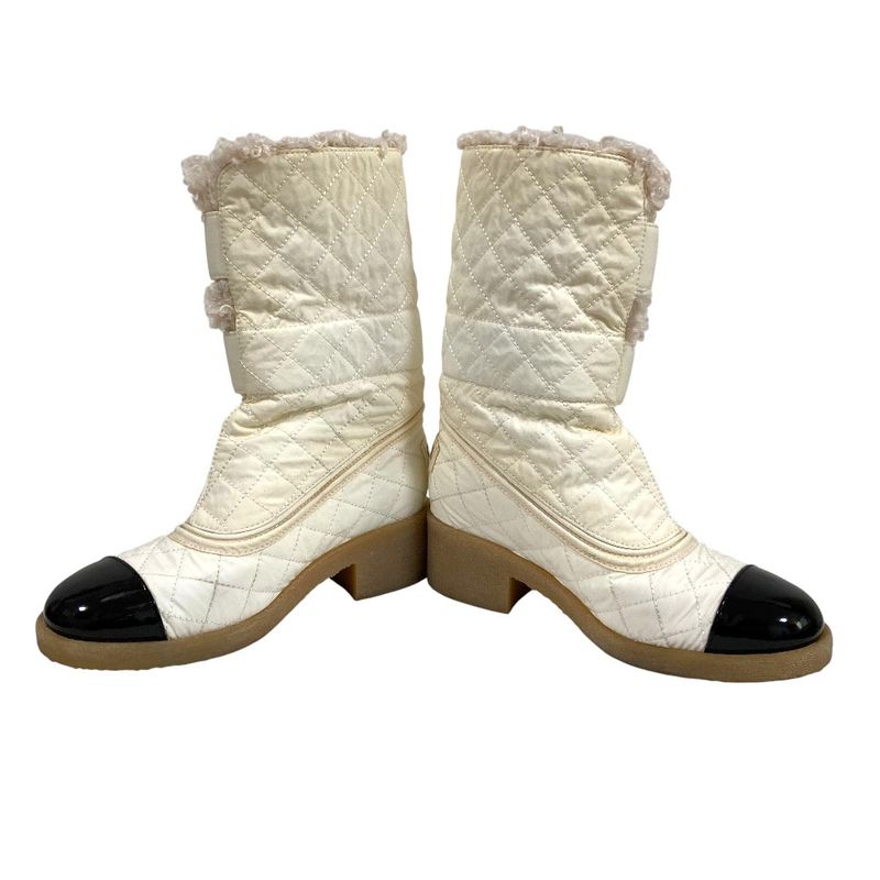 Chanel Quilted Turnlock Boa Shorts 36.5