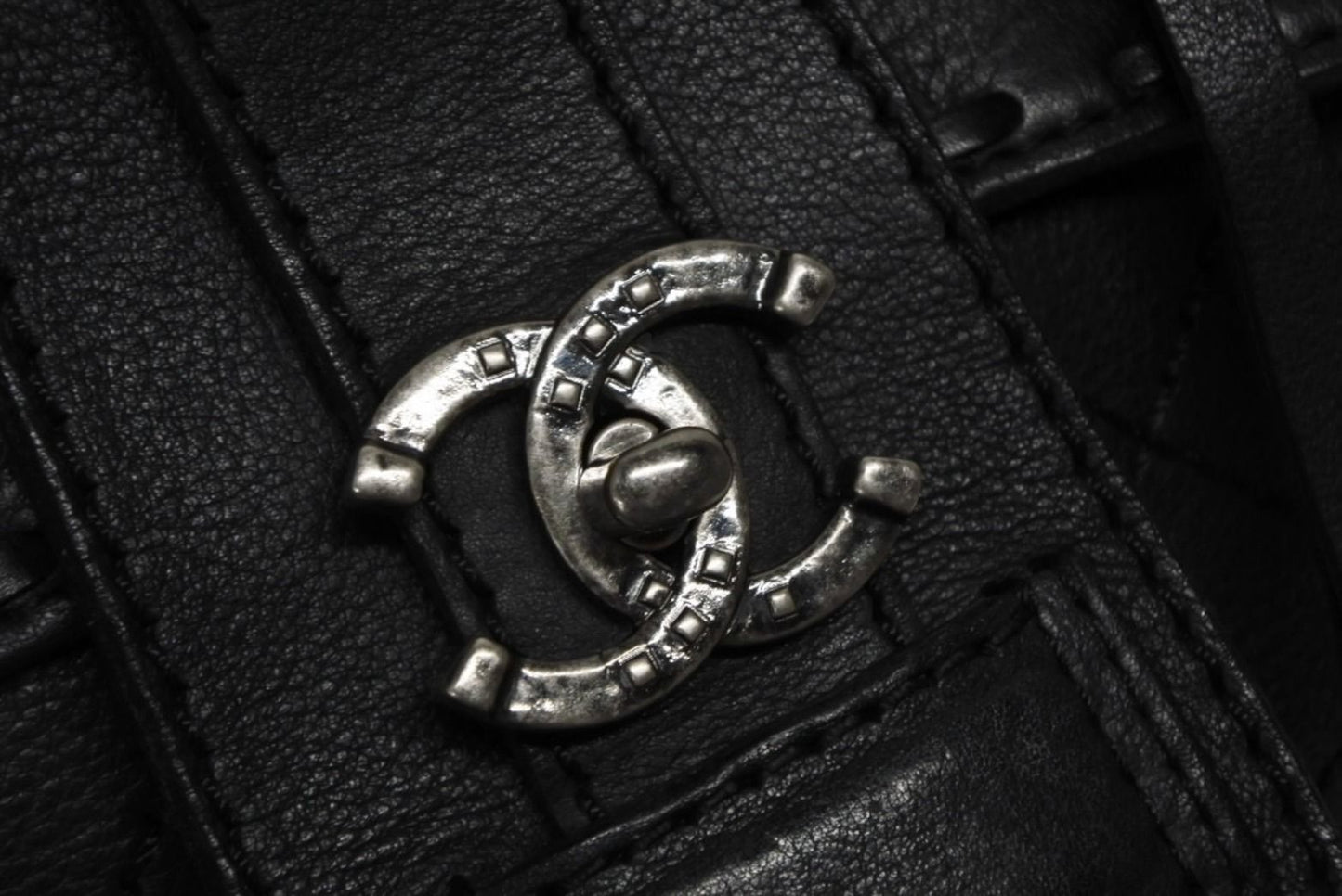 Chanel Paris Dallas Fringe Flap Saddle Bag Quilted Calfskin Black — view 5