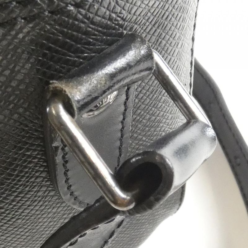 Louis Vuitton Taiga Nile Shoulder Bag