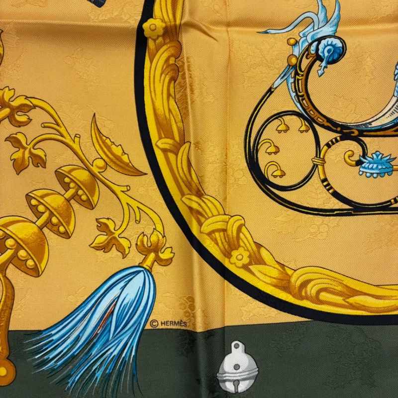 Hermes Carre 90 Plumes Et Grelots Feather and Bell Scarf Green 100% Gold Silk