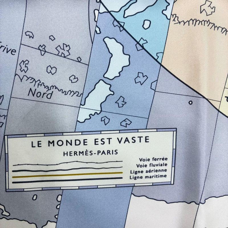 Hermes Carre 90 Scarf le Monde Est Vaste Pattern 100% Silk Green