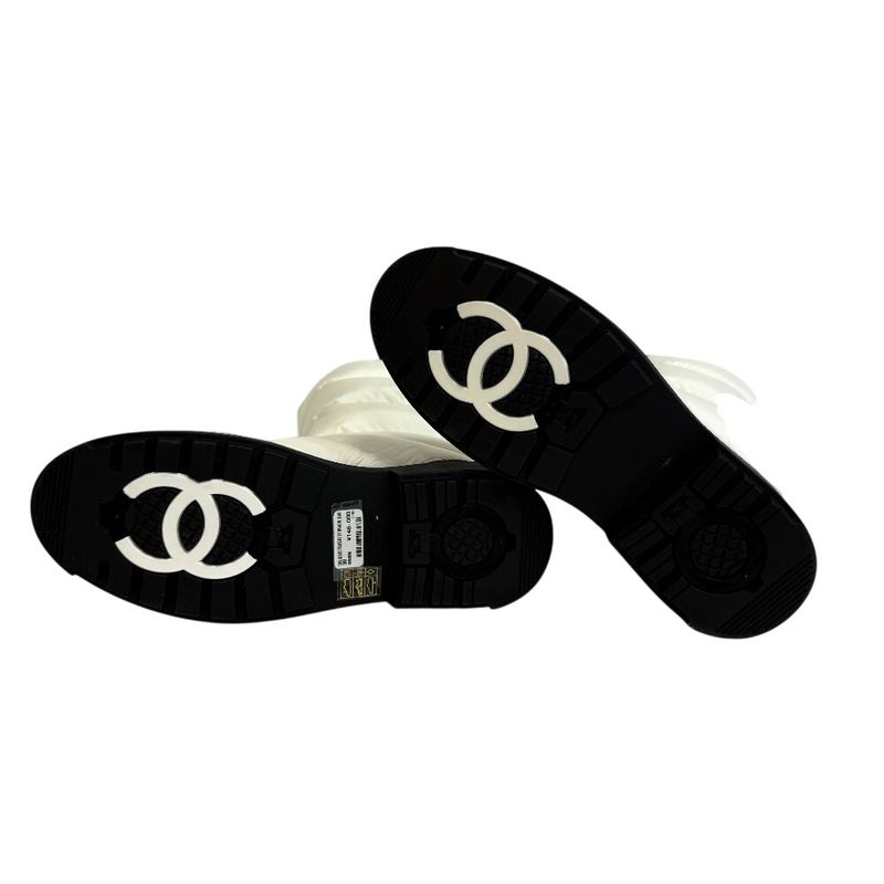Chanel Snow Boots White