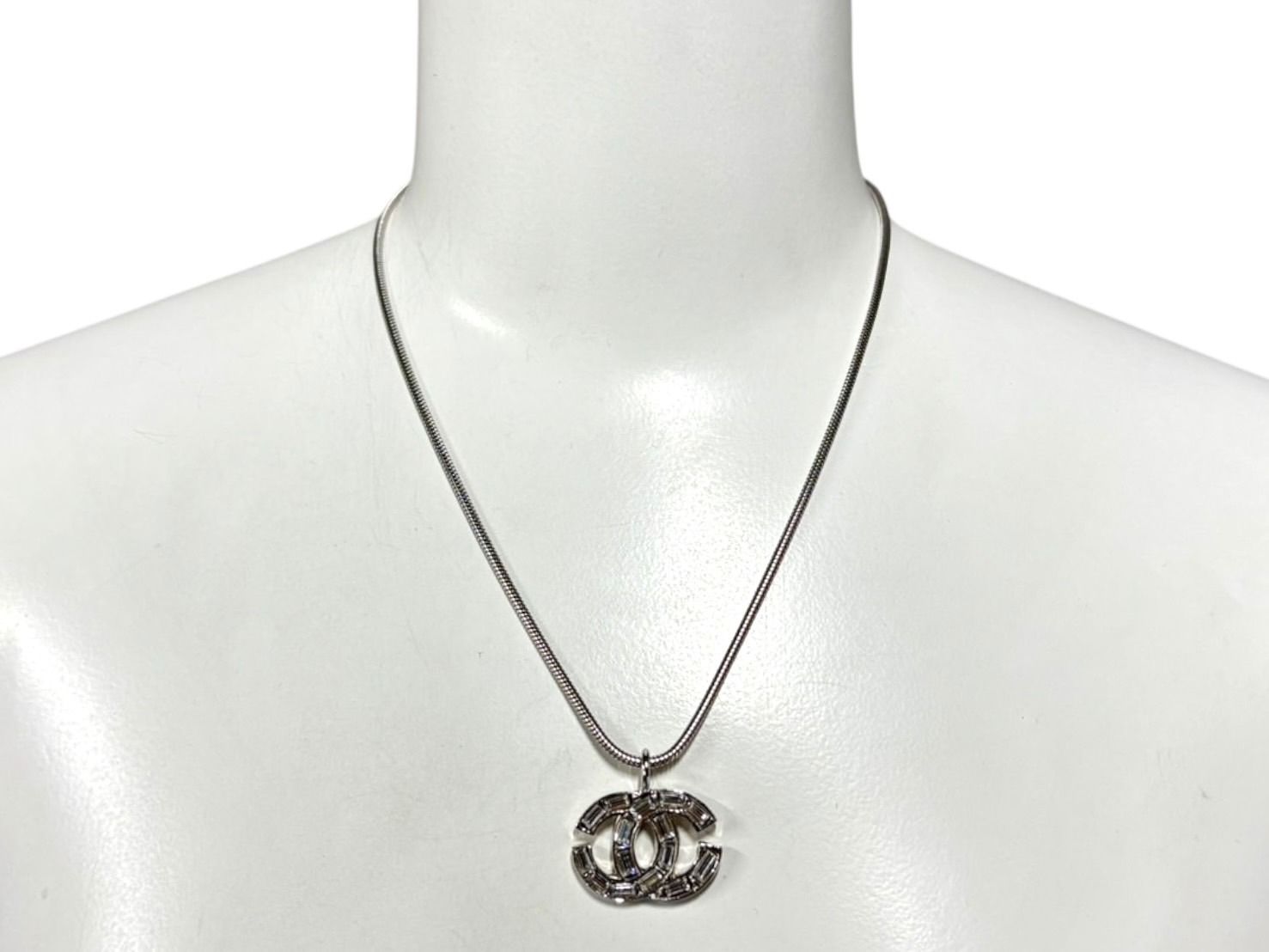 Chanel Rhinestone CC Logo Necklace 01 Silver — view 7