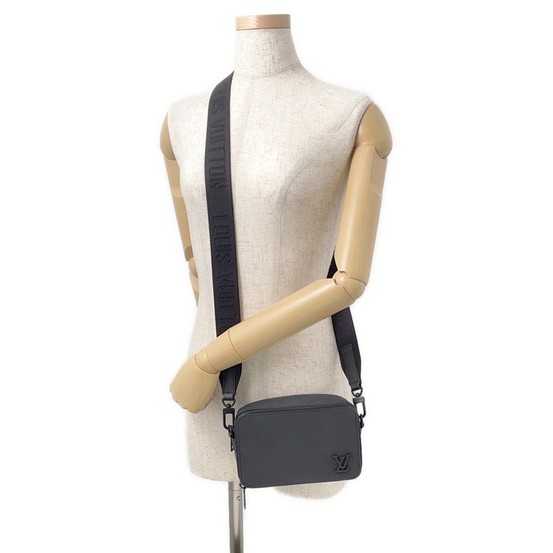 Louis Vuitton Shoulder Bag Grain Calf Leather LV Aerogram Alpha Wearable Wallet Noir Black