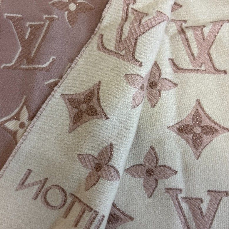 Louis Vuitton Muffler LV Essential Shine Scarf
