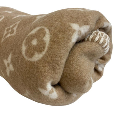Louis Vuitton Blanket Pred Neo Monogram Shawl