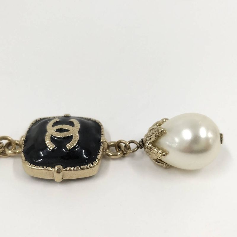 Chanel CC Logo Pearl Necklace