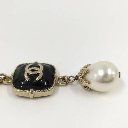 Chanel CC Logo Pearl Necklace