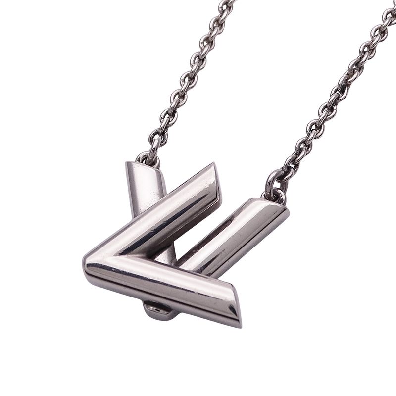 Louis Vuitton Necklace Silver Fashionable