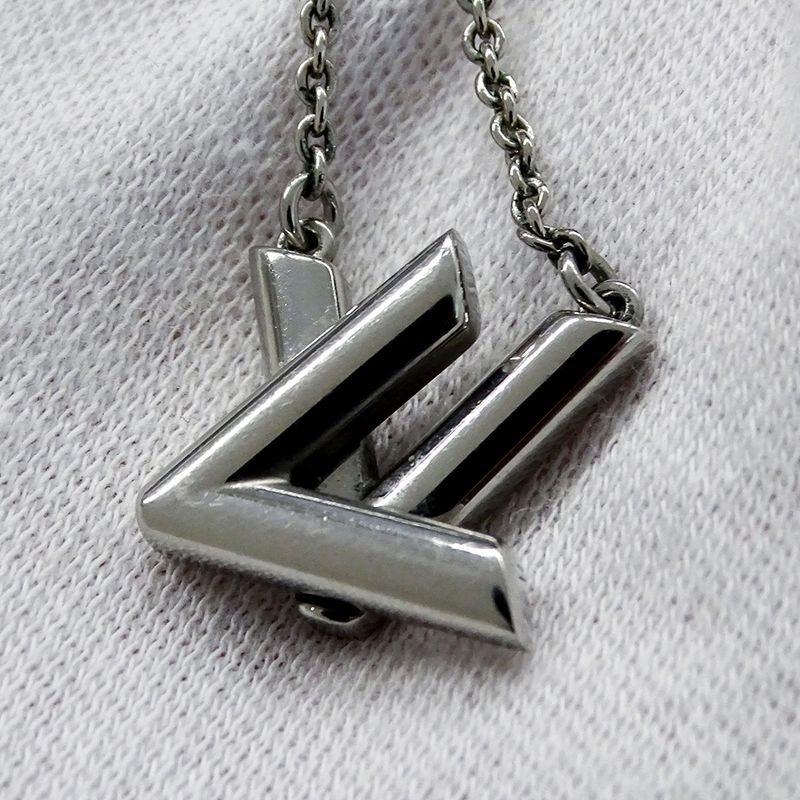 Louis Vuitton Necklace Silver Fashionable