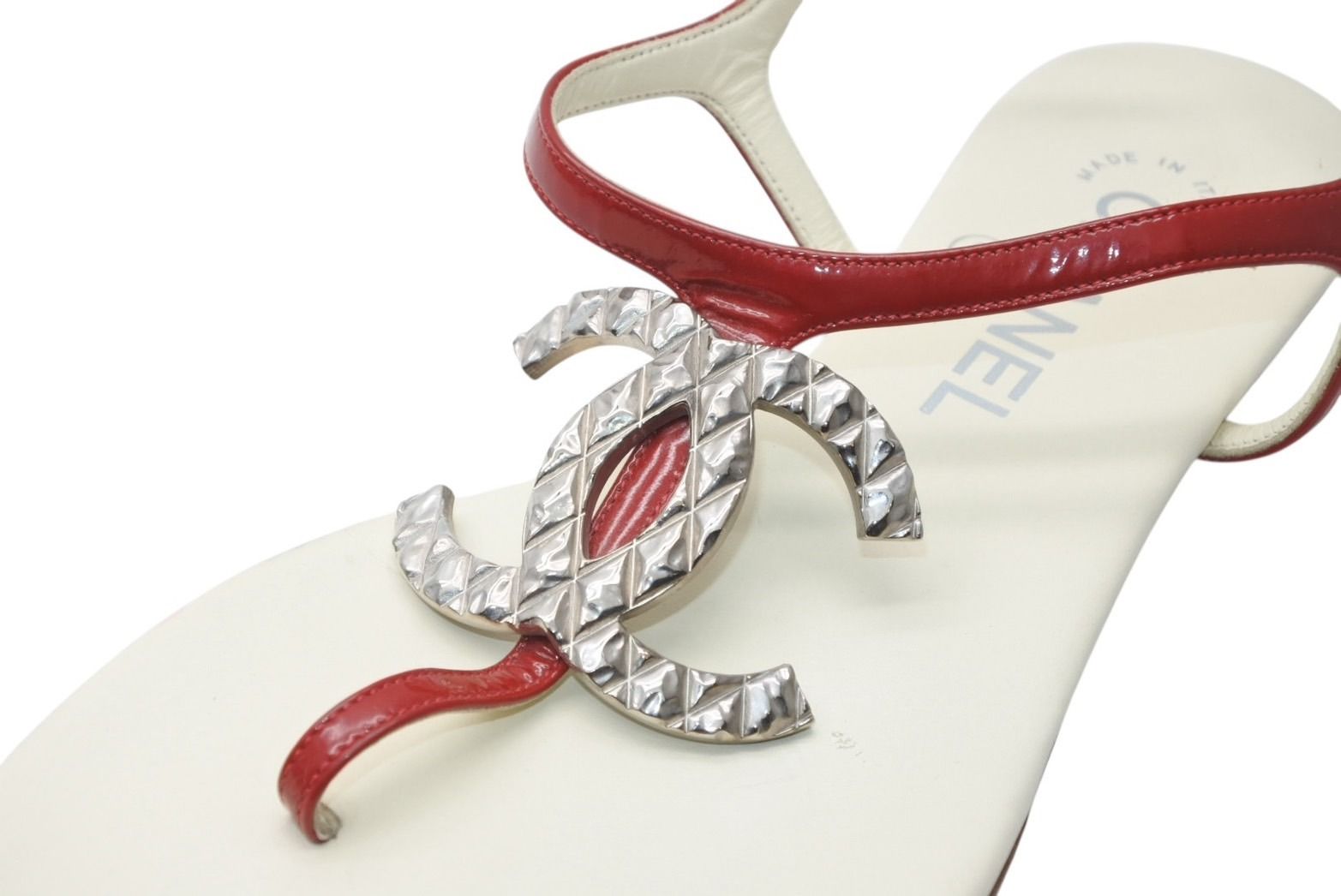 Chanel Thong Sandals CC Logo Patent Leather Red Ivory — view 4