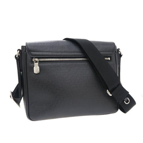 Louis Vuitton Taiga District PM