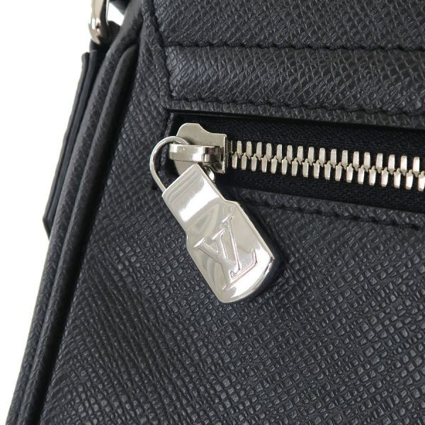 Louis Vuitton Taiga District PM