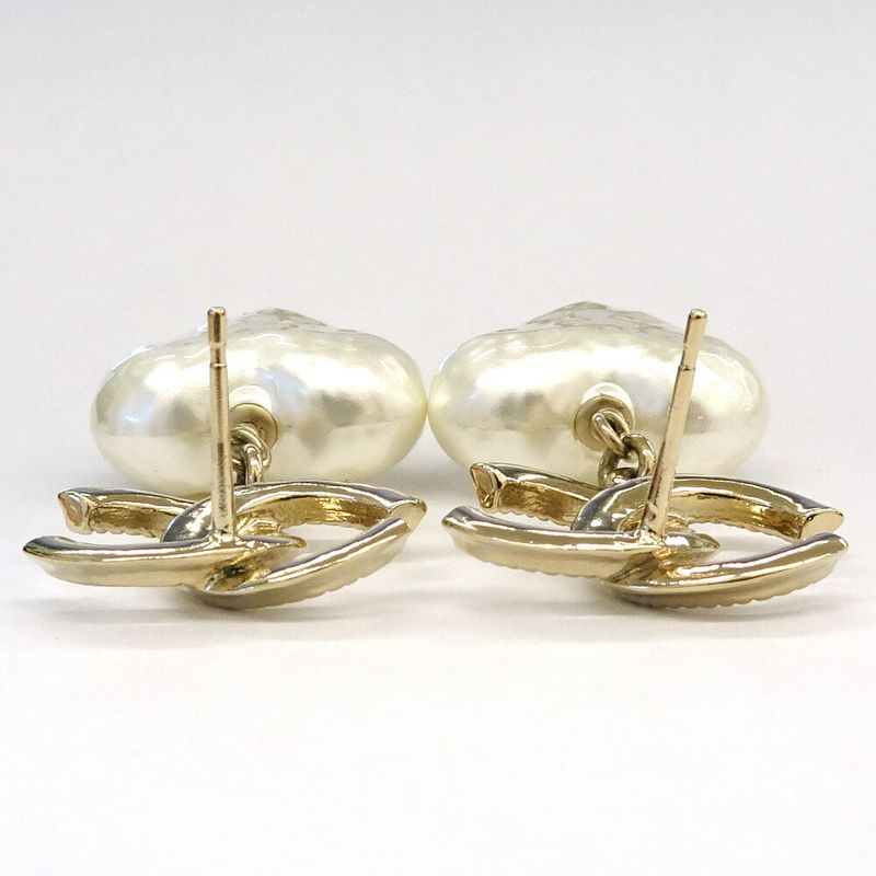 Chanel Earrings Swing CC Logo Pearl