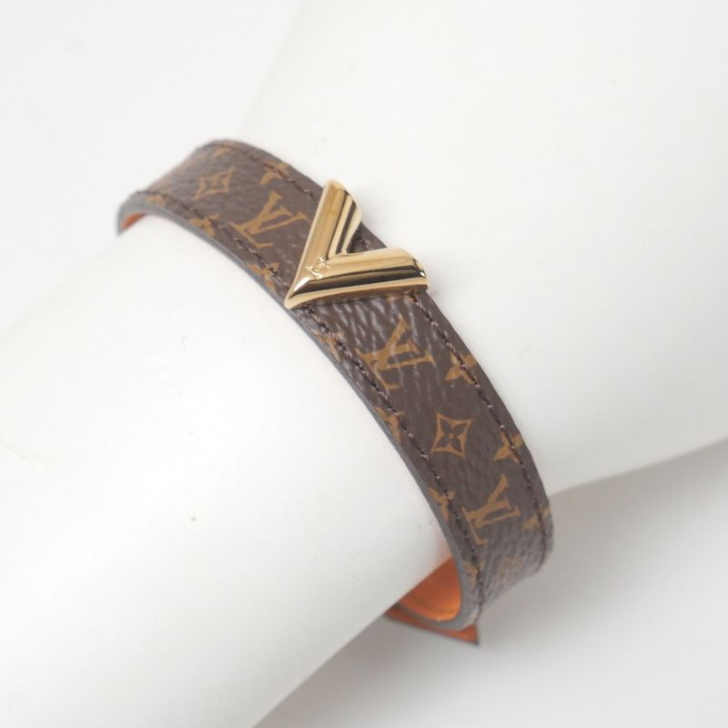 Louis Vuitton Essential Bracelet 17 Monogram Signature Calf Leather