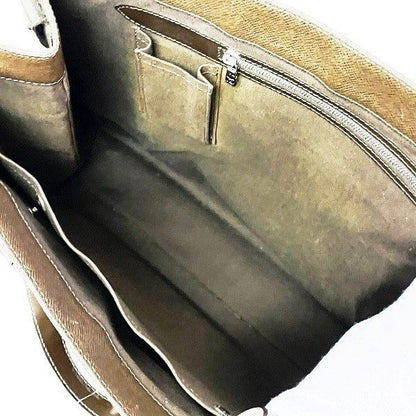 Louis Vuitton Taiga Kasbek GM Tote