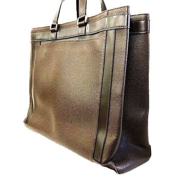 Louis Vuitton Taiga Kasbek GM Tote
