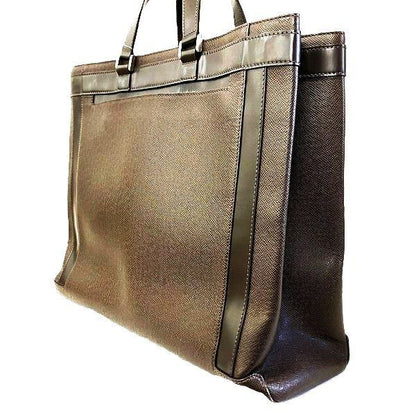 Louis Vuitton Taiga Kasbek GM Tote