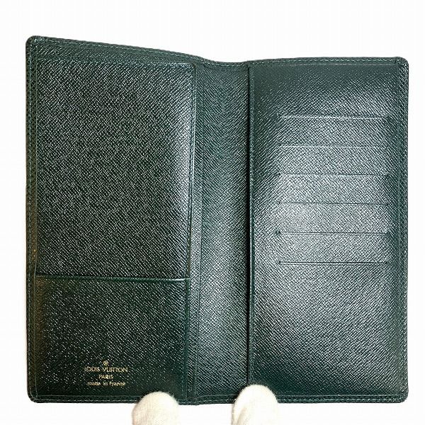 Louis Vuitton Taiga Porte Billets Carte Cles Wallet