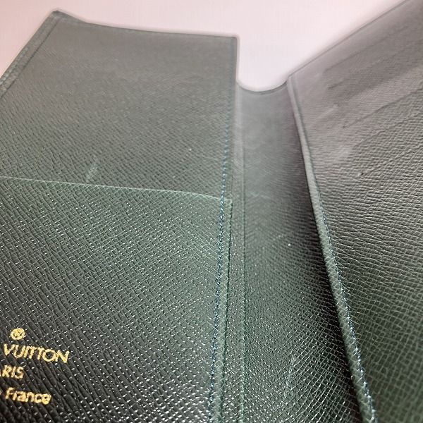 Louis Vuitton Taiga Porte Billets Carte Cles Wallet