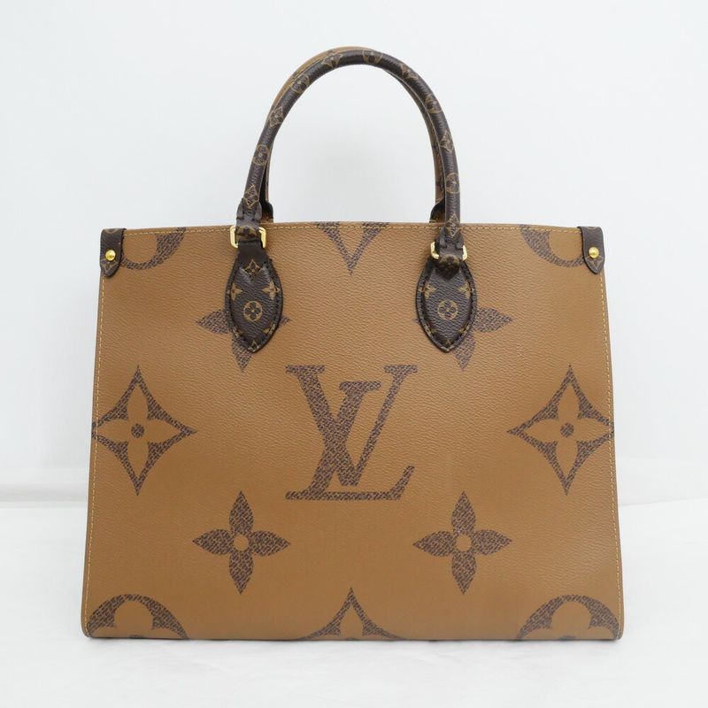 Louis Vuitton Monogram Giant on the Go MM Tote