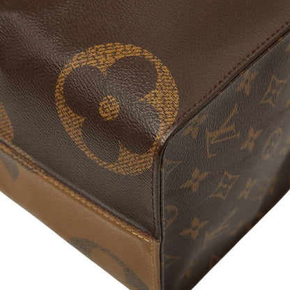 Louis Vuitton Monogram Giant Reverse on the Go MM Shoulder Bag