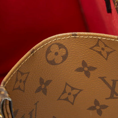 Louis Vuitton Monogram Giant Reverse on the Go MM Shoulder Bag
