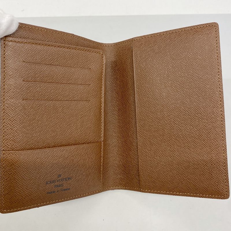 Louis Vuitton Passport Case Monogram Couverture Brown