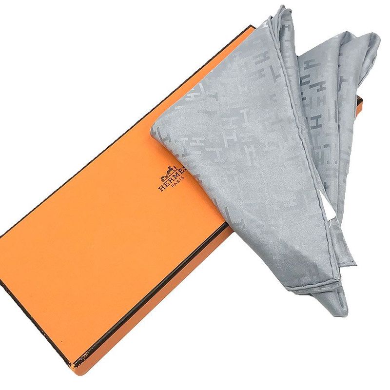 Hermes Silk Pocket Chief Scarf Pochette Faconnee Dedale Gris Nacre Silver
