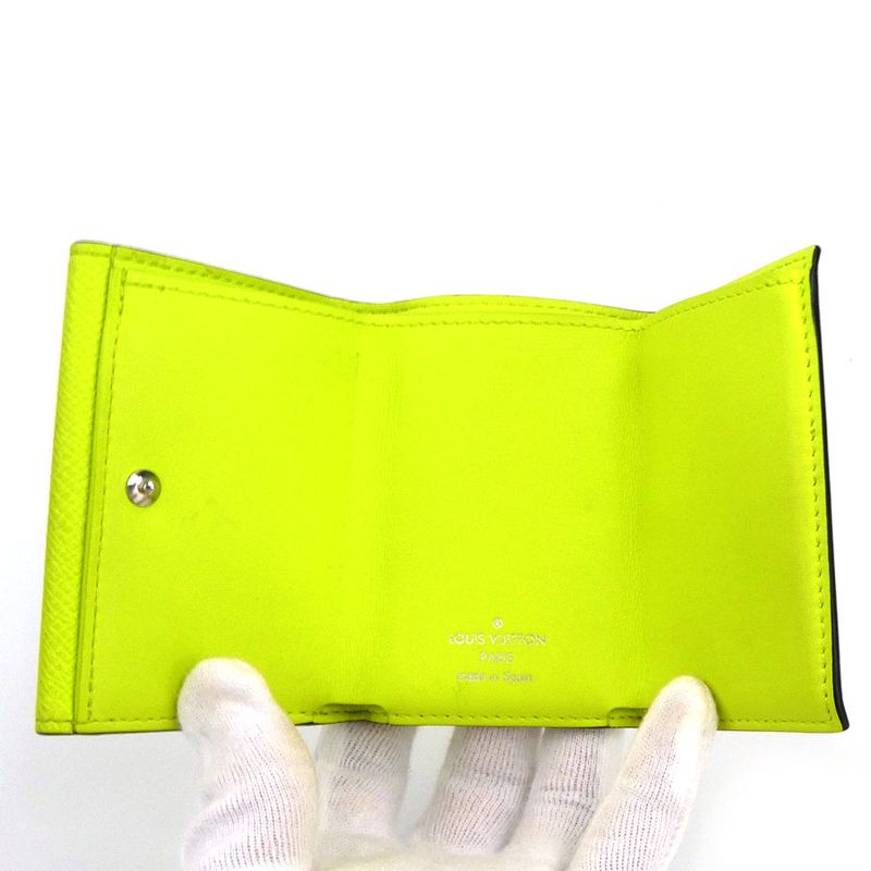 Louis Vuitton Trifold Wallet Taiga Llama Discovery Compact