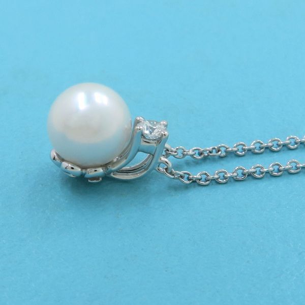 Tiffany & Co. Signature Pearl Diamond Necklace Akoya