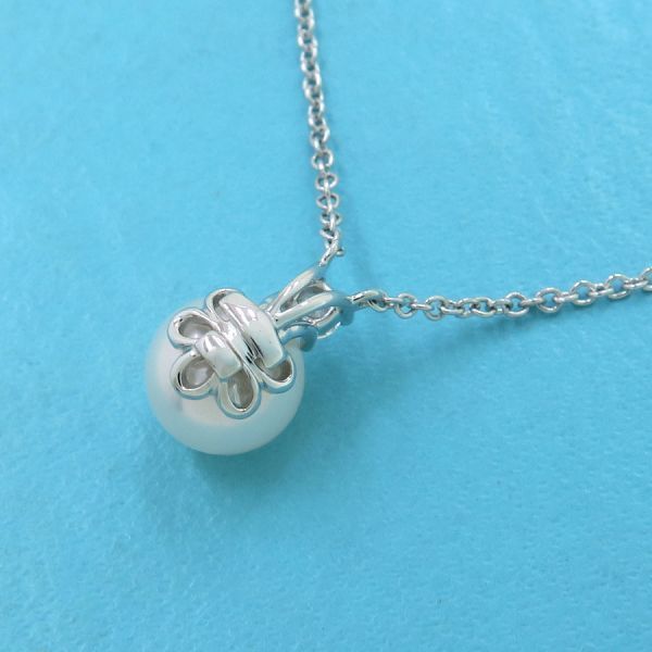 Tiffany & Co. Signature Pearl Diamond Necklace Akoya