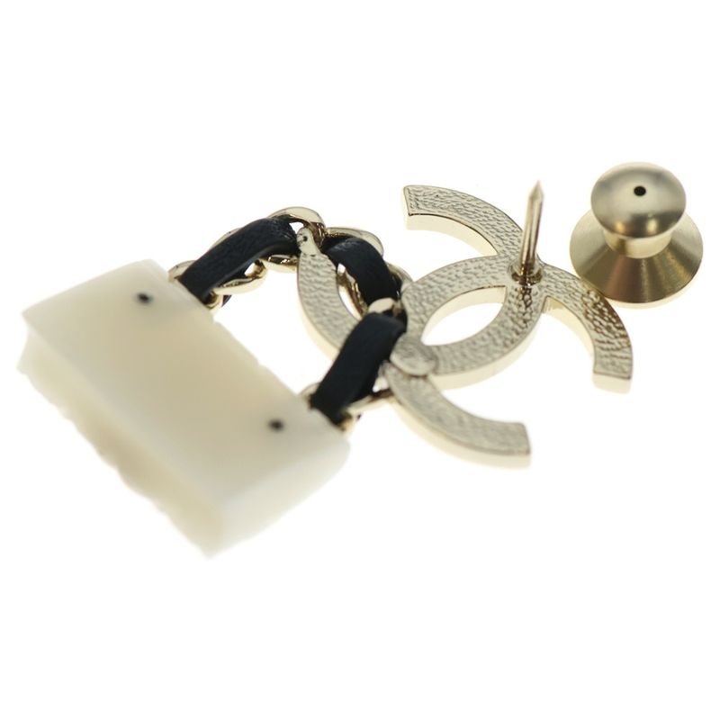 Chanel CC Logo Quilted Bag Brooch White Gold