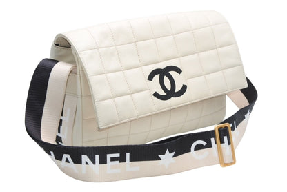 Chanel Choco Bar Shoulder Bag CC Logo Lambskin Quilted Ivory Gold — view 2