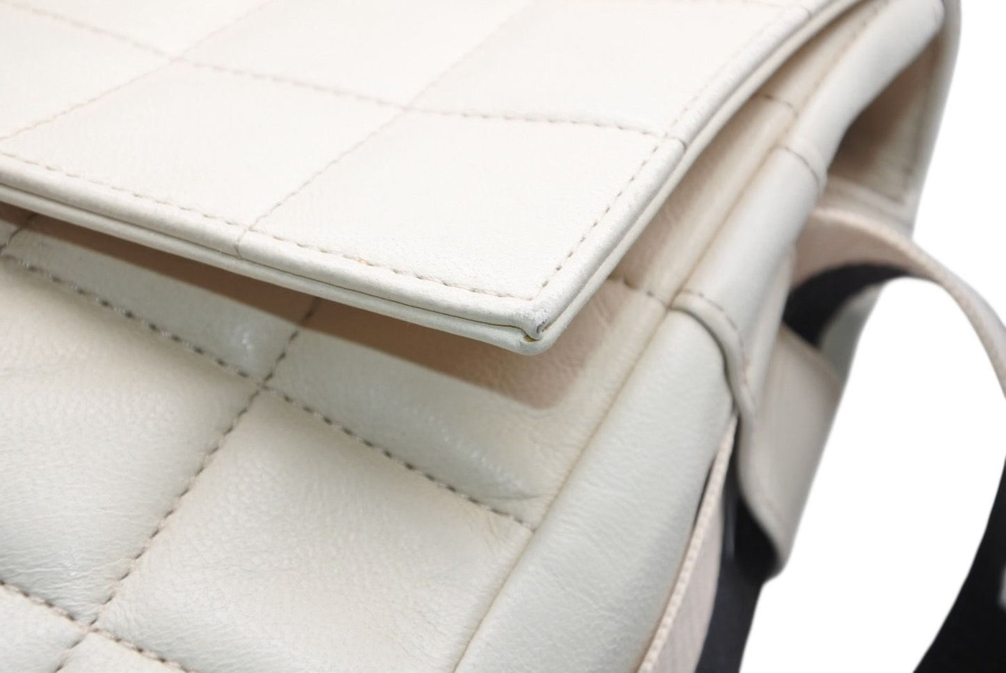 Chanel Choco Bar Shoulder Bag CC Logo Lambskin Quilted Ivory Gold — view 6