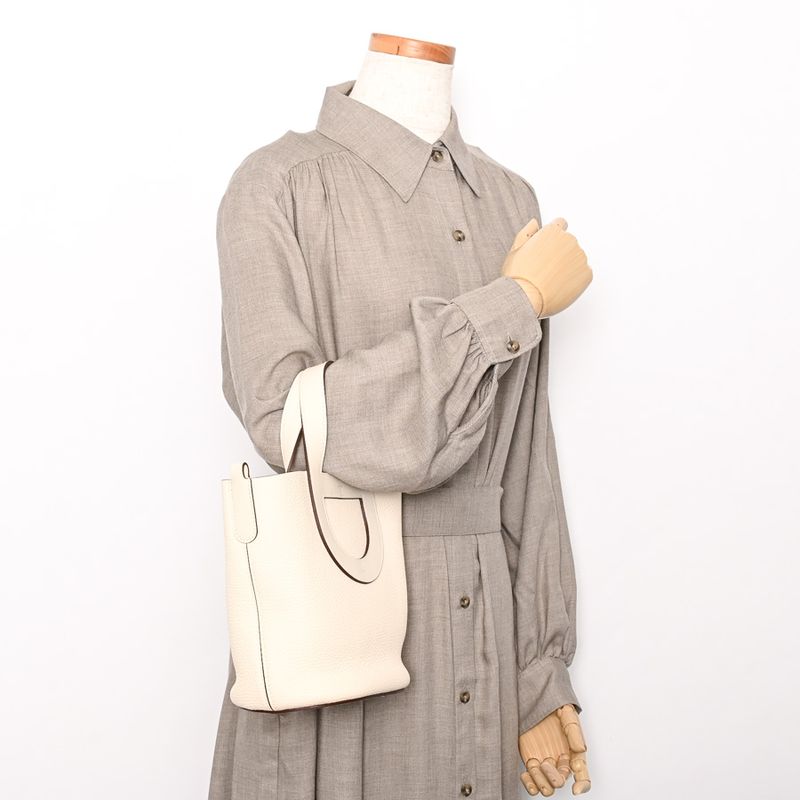 Hermes Handbag in the Loop 18 Nata