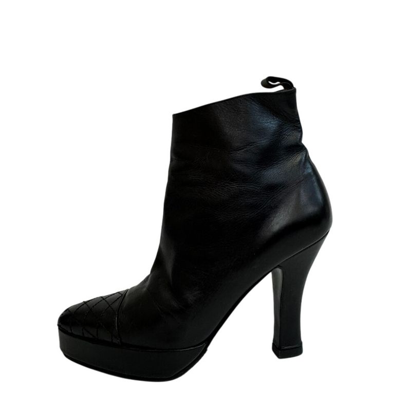Chanel Short Boots Leather , Wrinkles Fluffing