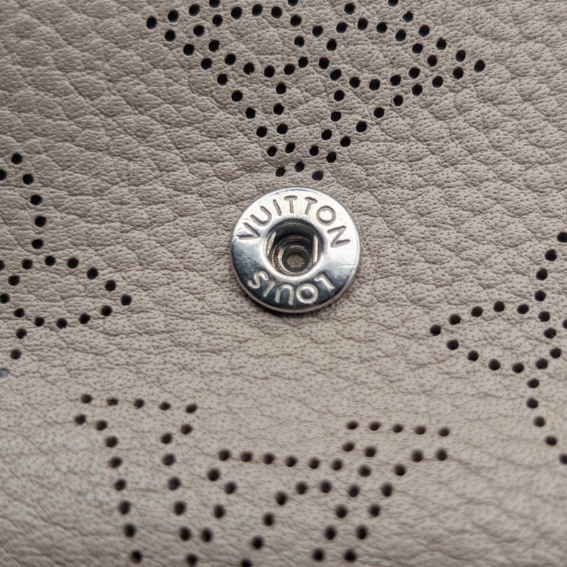Louis Vuitton Multicles 4 Monogram Mahina Key Case Key Holder