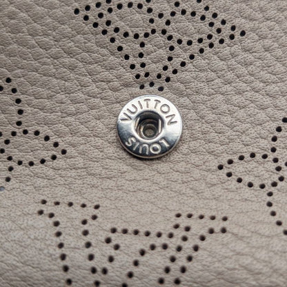 Louis Vuitton Multicles 4 Monogram Mahina Key Case Key Holder