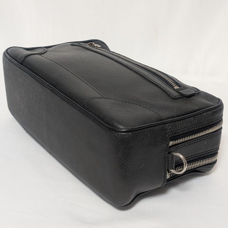 Louis Vuitton Pavel Taiga Ardoise Clutch