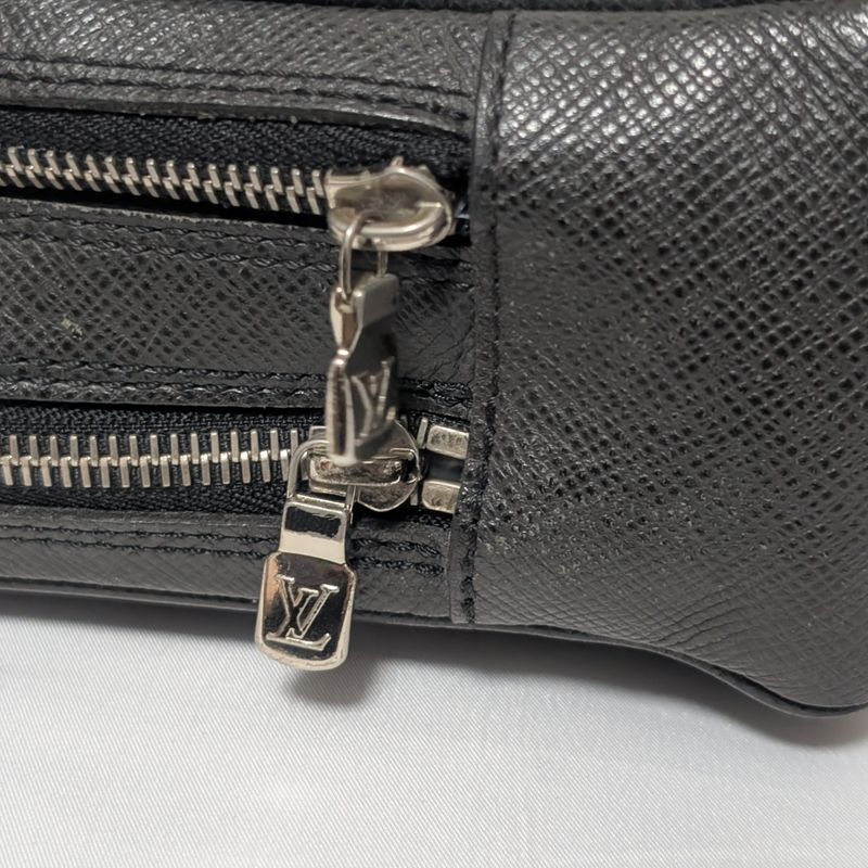 Louis Vuitton Pavel Taiga Ardoise Clutch