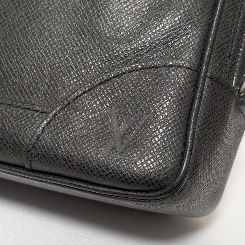 Louis Vuitton Pavel Taiga Ardoise Clutch